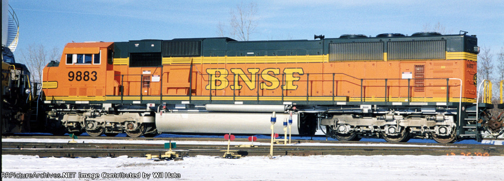 BNSF SD70MAC 9883